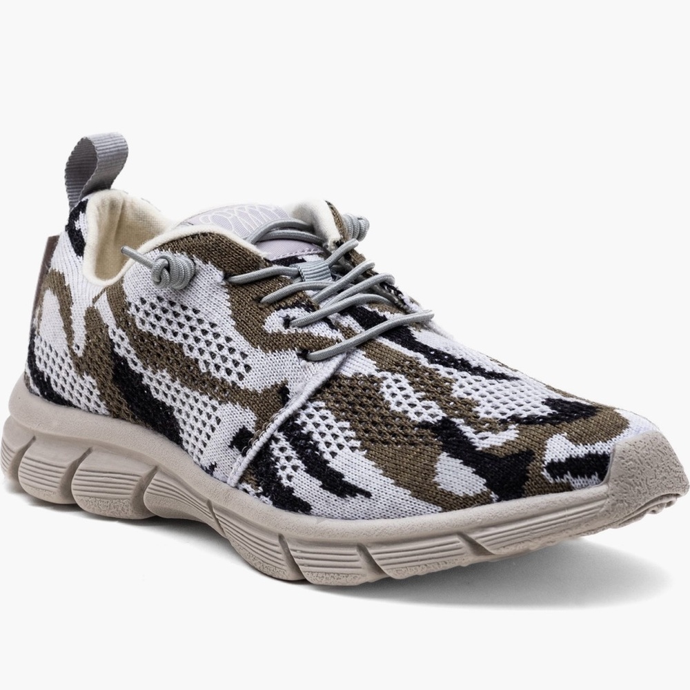 NIB Woolloomooloo Merino Wool Lace-Up Sneaker (Men)
Color: Sand Camo
Size: 11